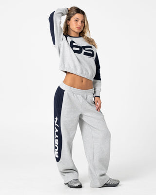 Woman wearing Harvest Cropped Crew Neck Fleece in Grey Marle