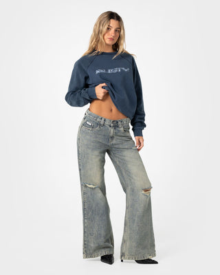 Woman wearing Caliway DIY Crew Neck Fleece in Washed Blue