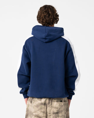 Man wearing 2K Sing 2.0 Hooded Fleece in Dark Blue