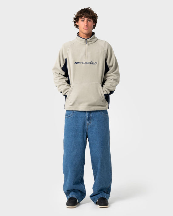 man-wearing-blizzard-quarter-zip-polar-fleece-in-abbey-stone