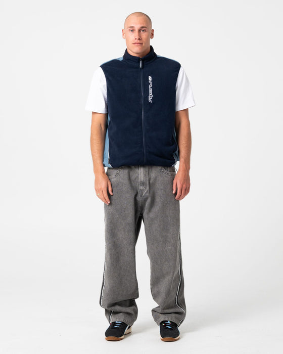 man-wearing-phantom-polar-fleece-vest-in-navy-blue