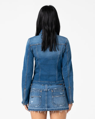 Woman wearing Lizzie-scotch Denim Fitted Jacket in Blasted Middy Blue