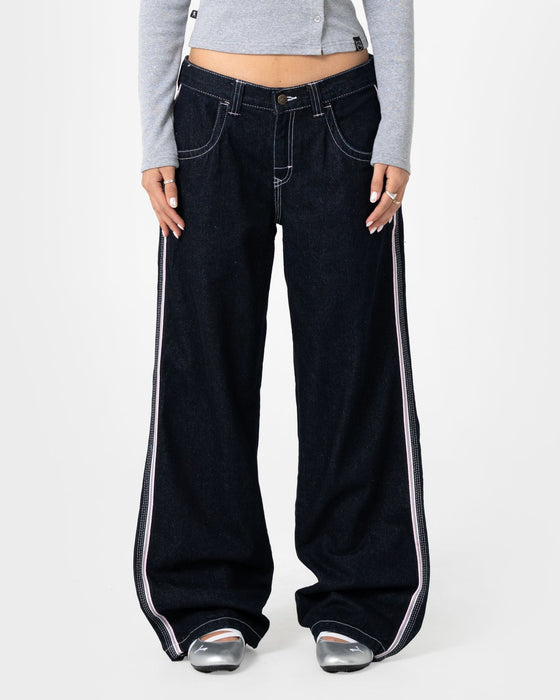 woman-wearing-flip-mommy-low-rise-wide-leg-denim-jean-in-raw-dawg-pink