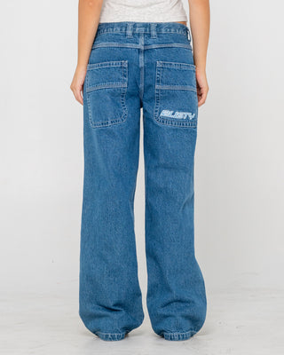 Woman wearing Flip Mommy Low Rise Tapeless Denim Jean in Authentic Blue