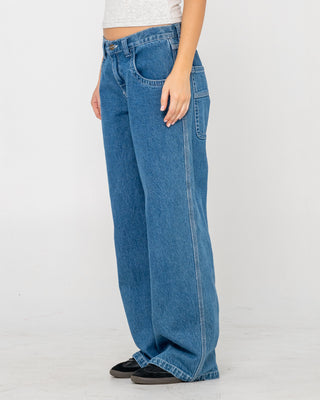 Woman wearing Flip Mommy Low Rise Tapeless Denim Jean in Authentic Blue