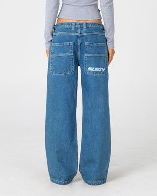 Woman wearing Flip Mommy Low Rise Tapeless Denim Jean in Authentic Blue