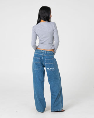 Woman wearing Flip Mommy Low Rise Tapeless Denim Jean in Authentic Blue