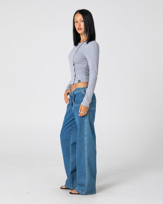 woman-wearing-flip-mommy-low-rise-tapeless-denim-jean-in-authentic-blue