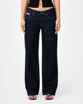 Woman wearing Suzy Straight Low Rise Jean in Raw Dawg