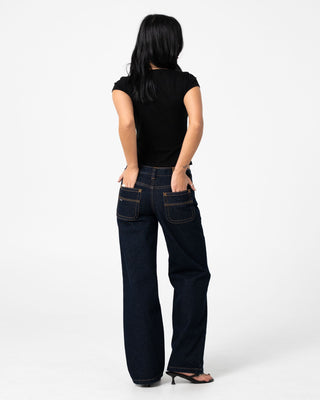 Woman wearing Suzy Straight Low Rise Jean in Raw Dawg