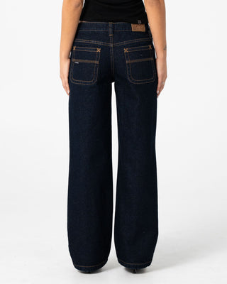 Woman wearing Suzy Straight Low Rise Jean in Raw Dawg