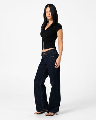 Woman wearing Suzy Straight Low Rise Jean in Raw Dawg