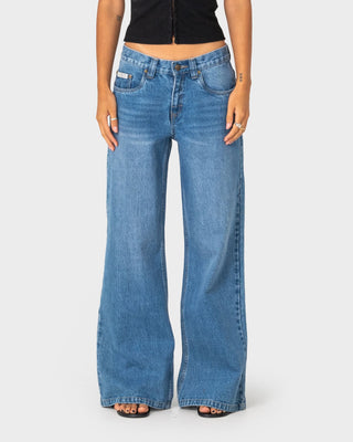 Woman wearing Lucy Loose Low Rise Jean in Blasted Middy Blue