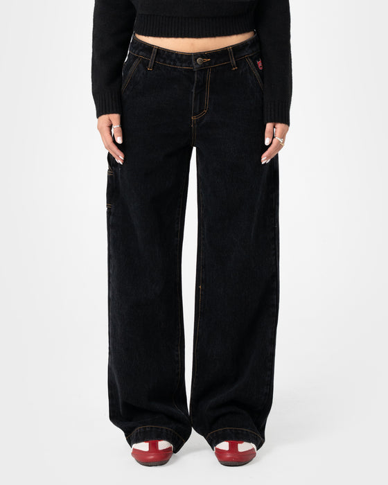 woman-wearing-billie-2-0-low-rise-carpenter-jean-in-black-out