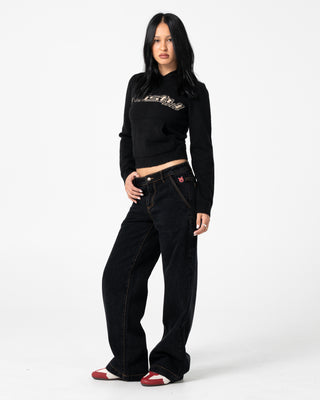 Woman wearing Billie 2.0 Low Rise Carpenter Jean in Black Out