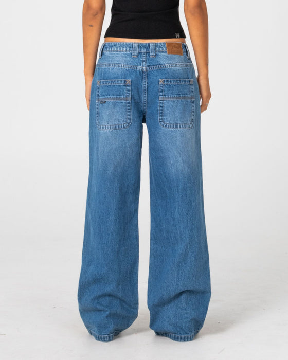 woman-wearing-wendy-wide-low-rise-denim-jean-in-blasted-middy-blue