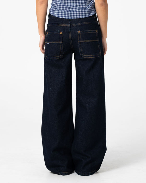 woman-wearing-wendy-wide-low-rise-denim-jean-in-raw-dawg