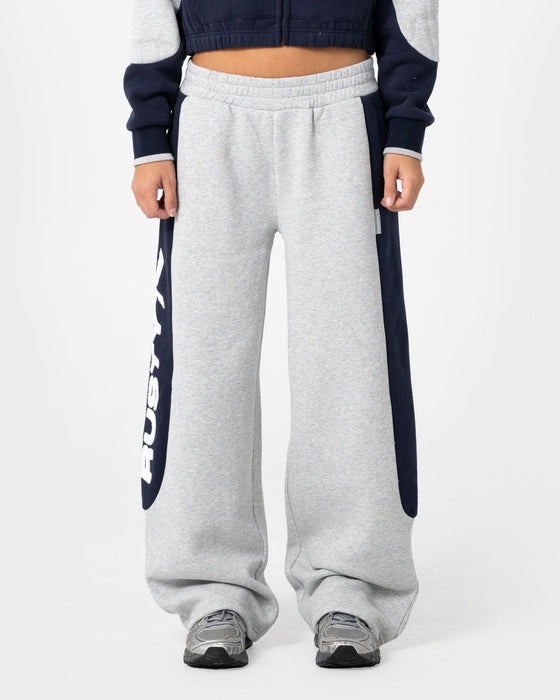 woman-wearing-harvest-balloon-track-pant-in-grey-marle