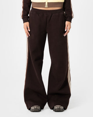 Woman wearing Toffee Wide Leg Fleece Pant in Java