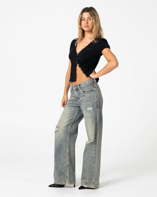 Woman wearing DIY Wendy Wide Low Rise Wide Leg Jean in Dirty Dawg
