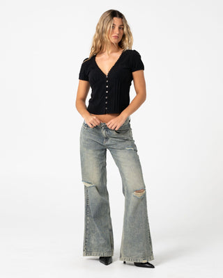 Woman wearing DIY Wendy Wide Low Rise Wide Leg Jean in Dirty Dawg