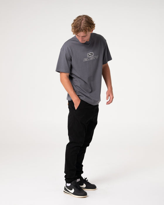 man-wearing-hook-out-elastic-pant-in-black
