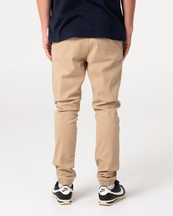 man-wearing-hook-out-elastic-pant-in-khaki