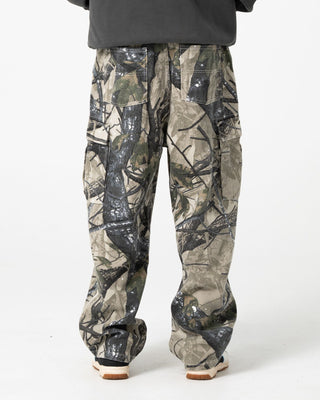 Man wearing Commando Cargo Pant in Grey Camo
