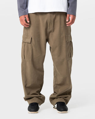 Man wearing Grizzly Baggy Cargo Pant in Savanna