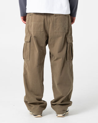 Man wearing Grizzly Baggy Cargo Pant in Savanna