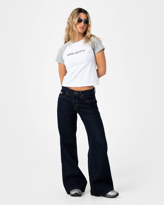 woman-wearing-archived-raglan-baby-tee-in-ecru-marle-grey