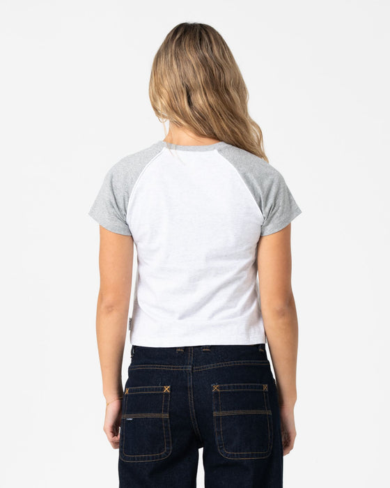 woman-wearing-archived-raglan-baby-tee-in-ecru-marle-grey