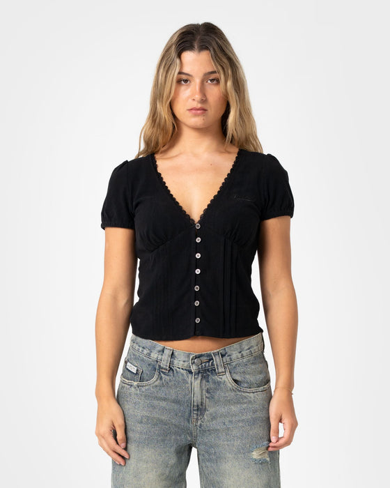 woman-wearing-peggy-sue-button-down-blouse-in-black