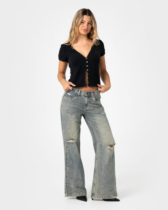 woman-wearing-peggy-sue-button-down-blouse-in-black