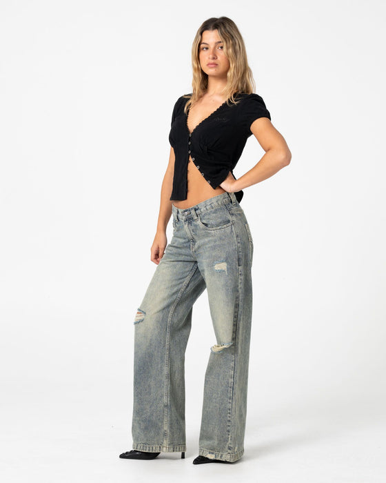 woman-wearing-peggy-sue-button-down-blouse-in-black