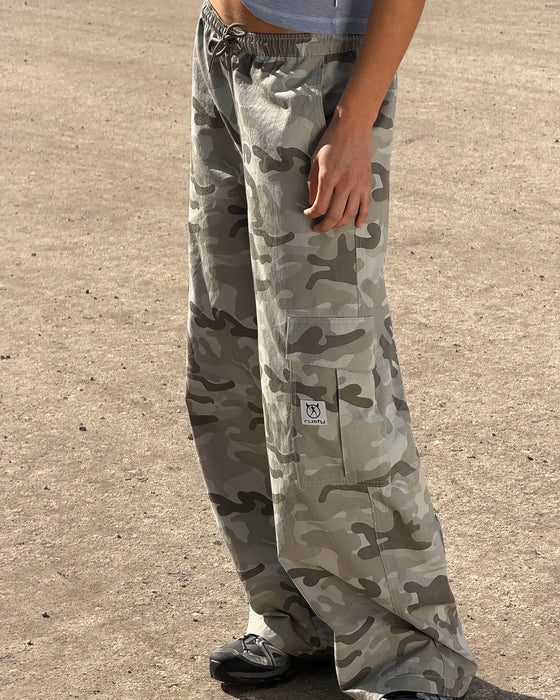 woman-wearing-maddy-camo-low-rise-elastic-pant-in-ultimate-grey