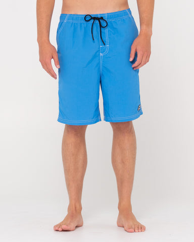 Man wearing Heritage 95 All Day Short in Blue Regatta