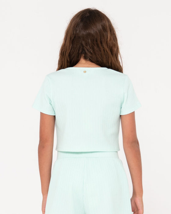 girl-wearing-scarlett-top-girls-in-vibrant-turquoise