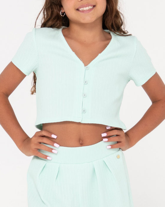 girl-wearing-scarlett-top-girls-in-vibrant-turquoise