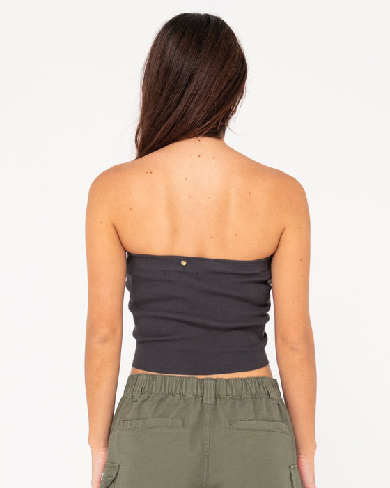 woman-wearing-amelia-strapless-contrast-knit-top-in-coal
