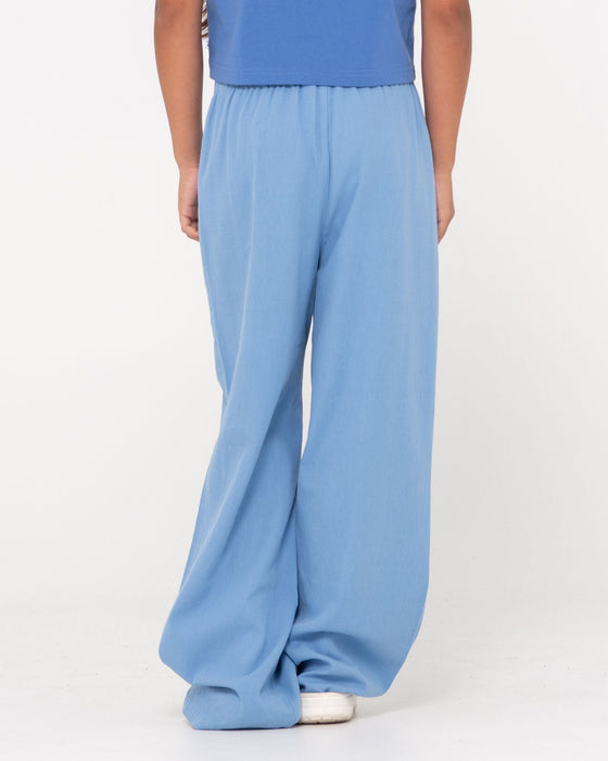 girl-wearing-sweet-water-pant-girls-in-yonder-blue