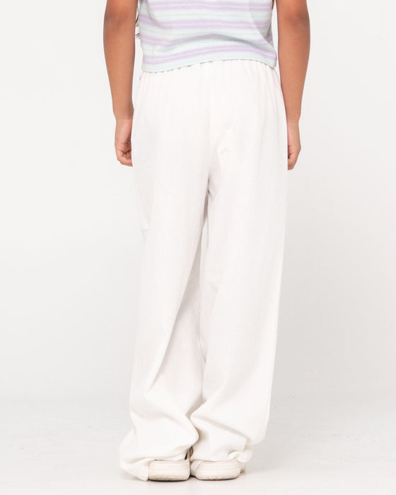 girl-wearing-sweet-water-pant-girls-in-snow