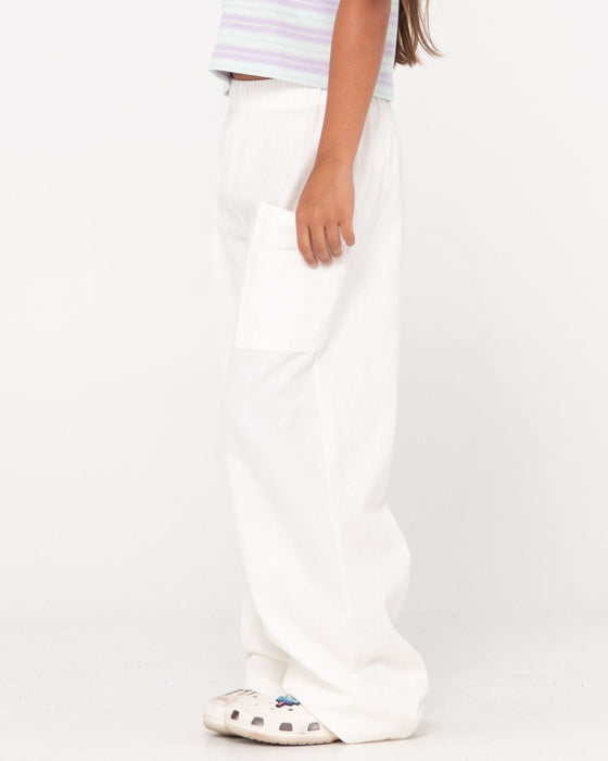 girl-wearing-sweet-water-pant-girls-in-snow