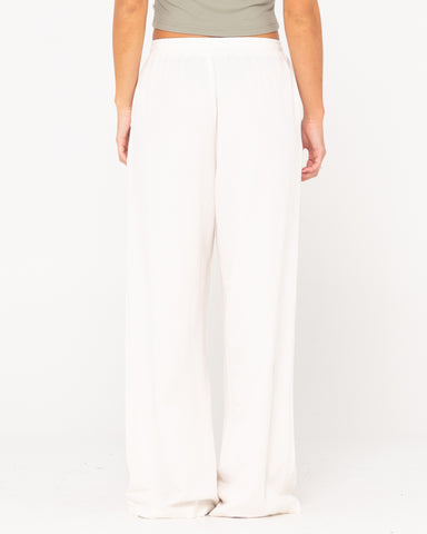 Woman wearing Alannah Lounge Pant in White