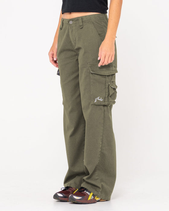 woman-wearing-tank-girl-low-rise-wide-fit-cargo-pant-in-army