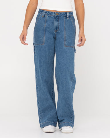 Woman wearing Billie Low Wide Denim Carpenter Pant in Sea Blue