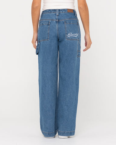 Woman wearing Billie Low Wide Denim Carpenter Pant in Sea Blue