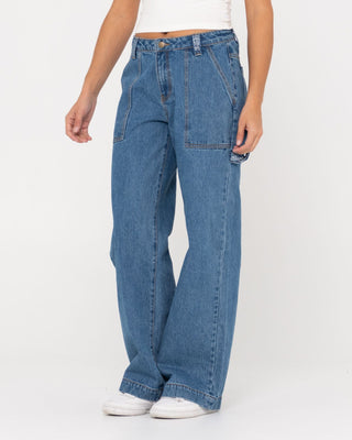 Woman wearing Billie Low Wide Denim Carpenter Pant in Sea Blue