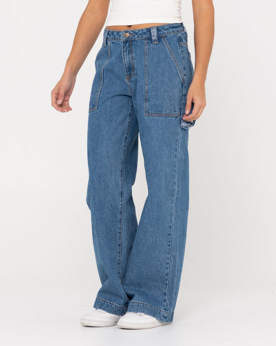woman-wearing-billie-low-wide-denim-carpenter-pant-in-sea-blue