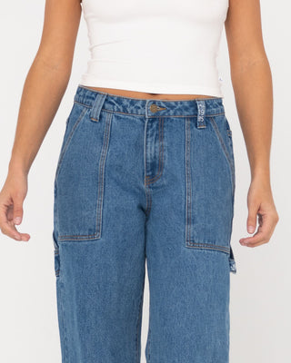 Woman wearing Billie Low Wide Denim Carpenter Pant in Sea Blue